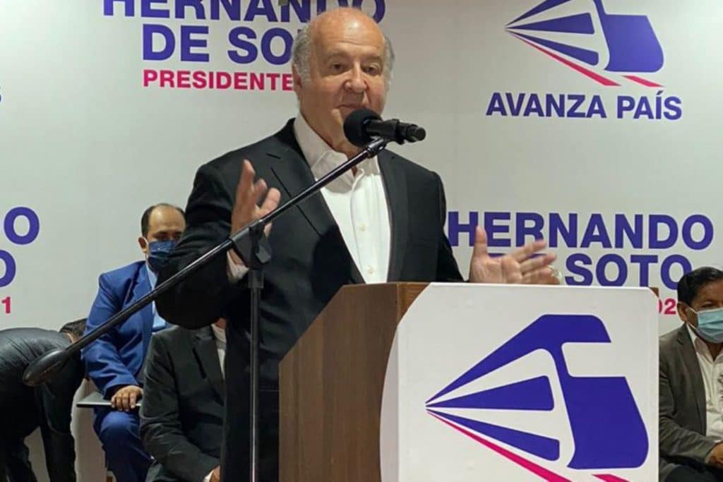 El candidato presidencial de Avanza País, Hernando de Soto, anunció que entregará al presidente Francisco Sagasti todo lo relacionado a su plan de gobierno, además de contactos internacionales, para ayudar en el combate contra la pandemia de la covid-19 en el Perú.